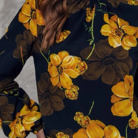 Black/Yellow Floral Collar Top with Lantern Sleeves in L - Picture 4 of 5